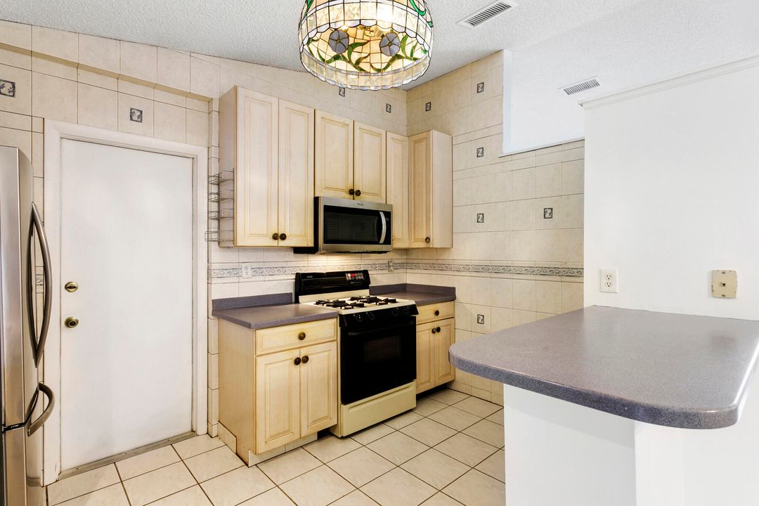 For Sale: $594,000 (4 beds, 2 baths, 1559 Square Feet)