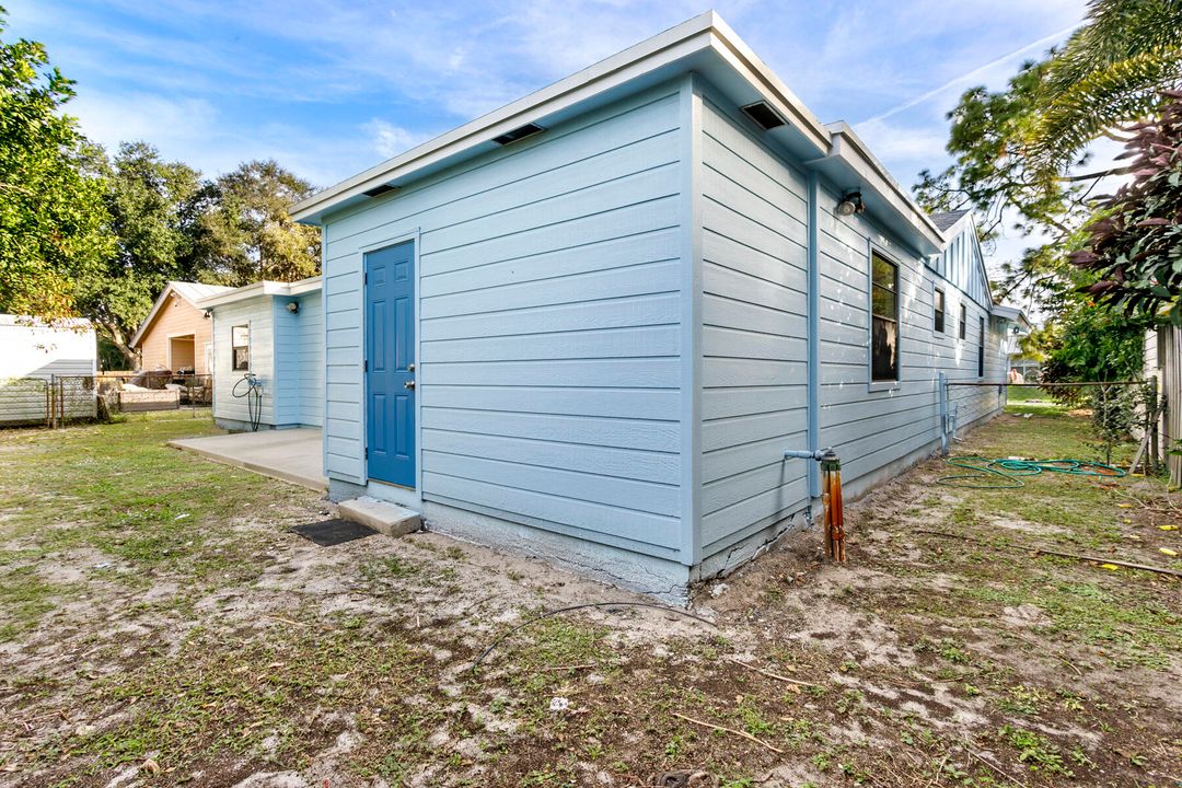 For Sale: $594,000 (4 beds, 2 baths, 1559 Square Feet)