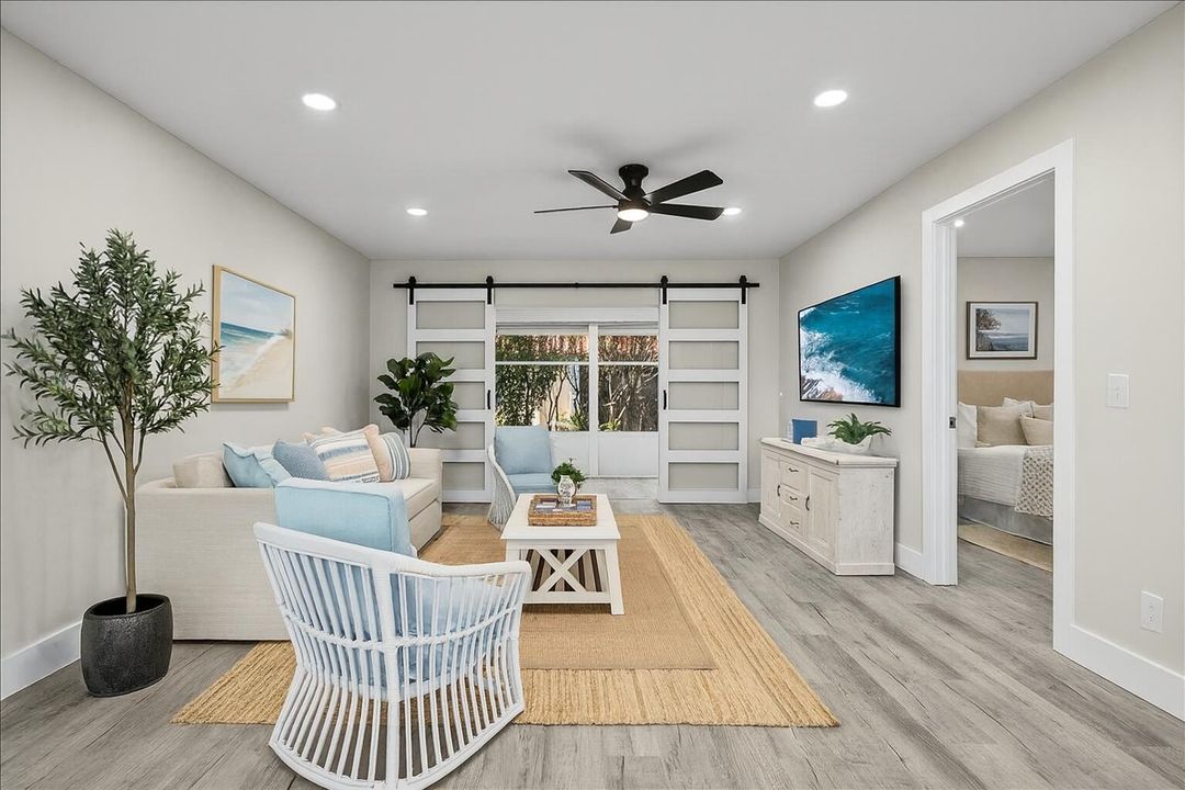 For Sale: $249,900 (2 beds, 2 baths, 941 Square Feet)