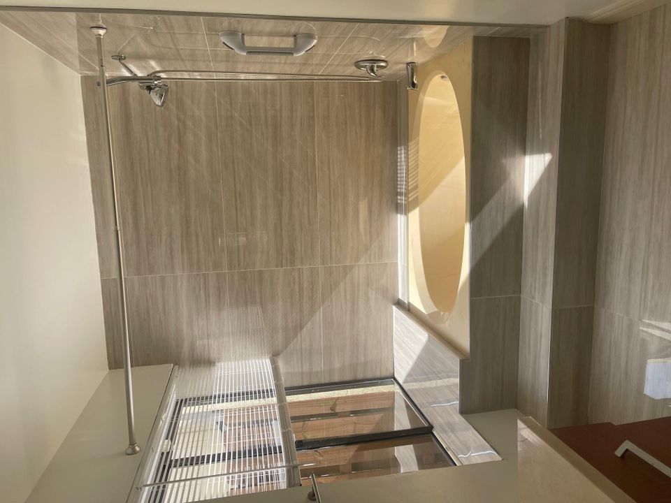 For Rent: $1,900 (1 beds, 1 baths, 627 Square Feet)