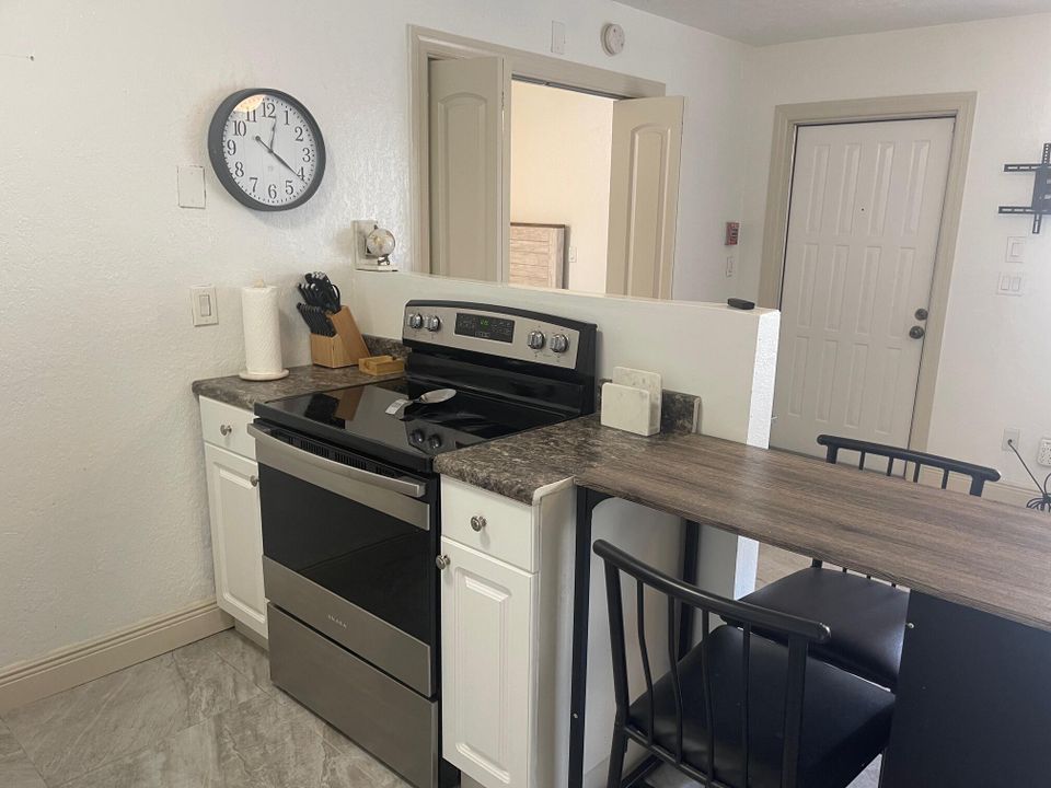 For Rent: $1,900 (1 beds, 1 baths, 627 Square Feet)