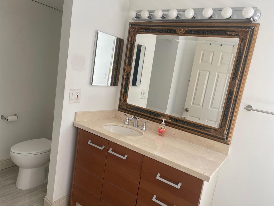 For Rent: $1,900 (1 beds, 1 baths, 627 Square Feet)