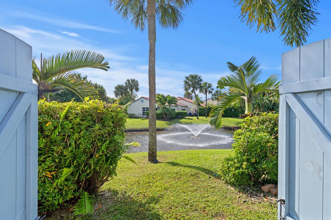 For Sale: $750,000 (1 beds, 1 baths, 725 Square Feet)