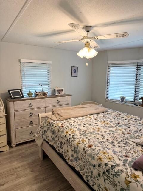 For Sale: $129,900 (3 beds, 2 baths, 1298 Square Feet)