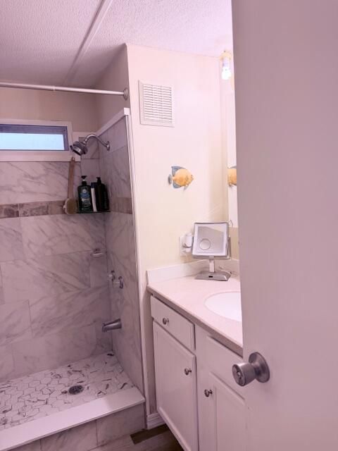 For Sale: $129,900 (3 beds, 2 baths, 1298 Square Feet)