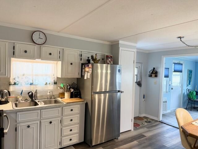 For Sale: $129,900 (3 beds, 2 baths, 1298 Square Feet)