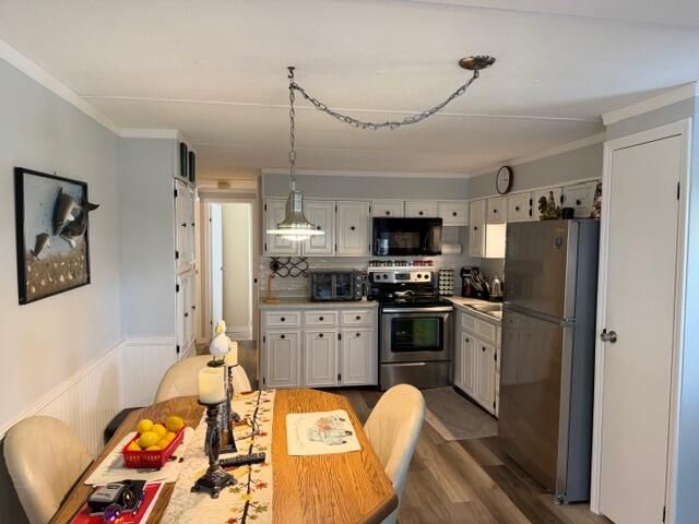 For Sale: $129,900 (3 beds, 2 baths, 1298 Square Feet)