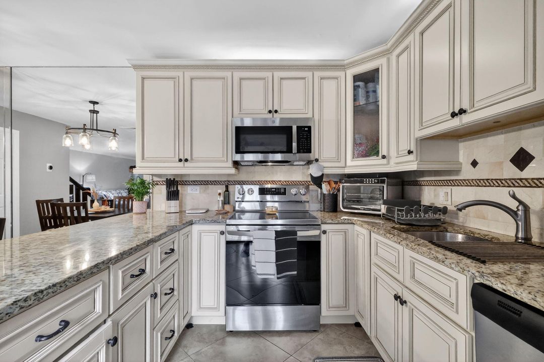 В аренду: $2,600 (2 спален, 2 ванн, 1288 Квадратных фут)