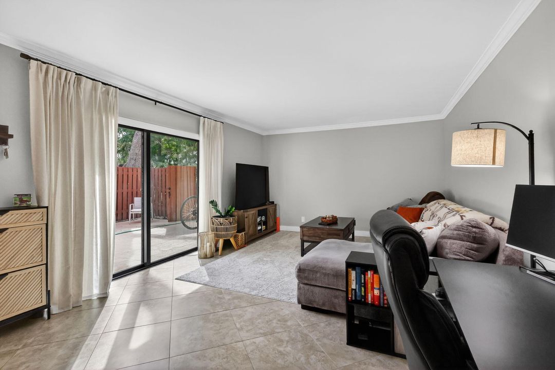 В аренду: $2,600 (2 спален, 2 ванн, 1288 Квадратных фут)