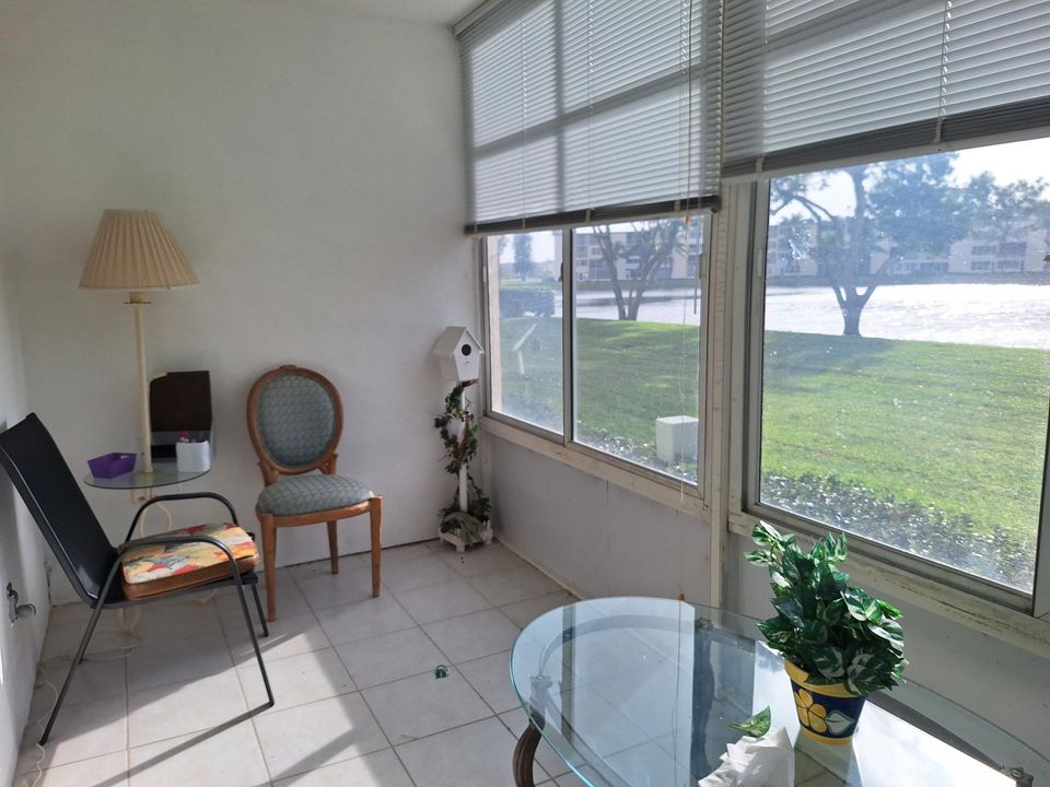 For Rent: $2,250 (1 beds, 1 baths, 738 Square Feet)