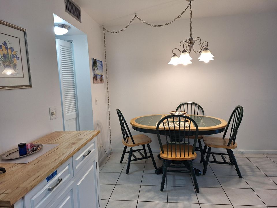 For Rent: $2,250 (1 beds, 1 baths, 738 Square Feet)