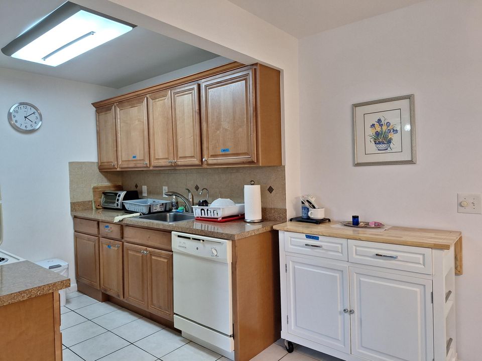For Rent: $2,250 (1 beds, 1 baths, 738 Square Feet)