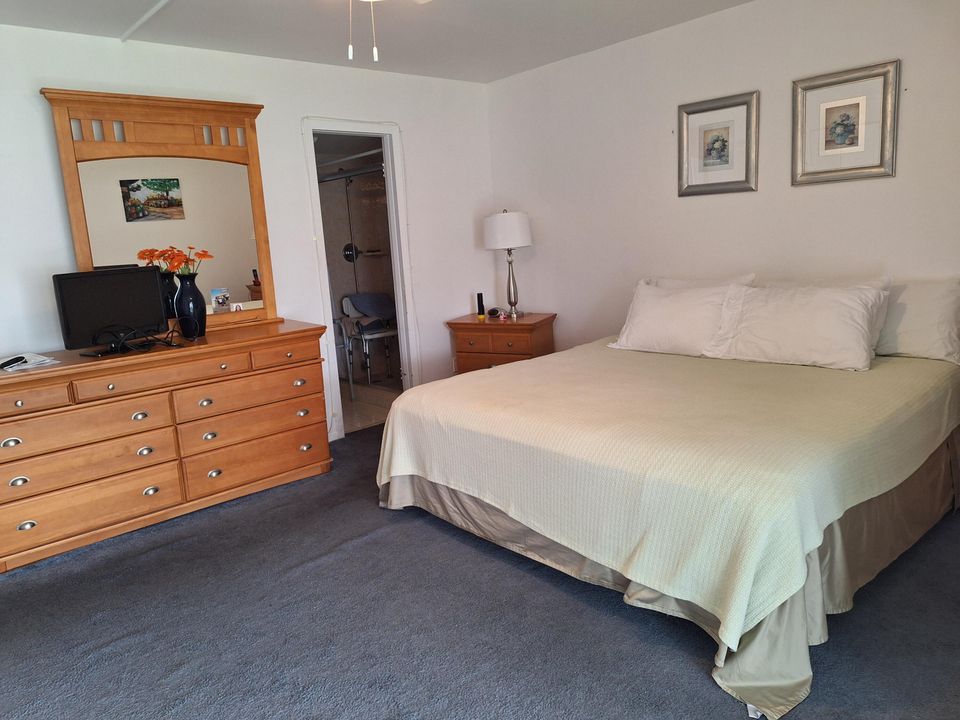 For Rent: $2,250 (1 beds, 1 baths, 738 Square Feet)