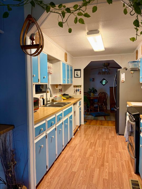 For Sale: $70,000 (2 beds, 2 baths, 1460 Square Feet)