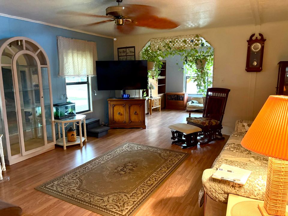 For Sale: $70,000 (2 beds, 2 baths, 1460 Square Feet)