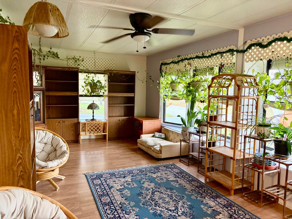 For Sale: $70,000 (2 beds, 2 baths, 1460 Square Feet)