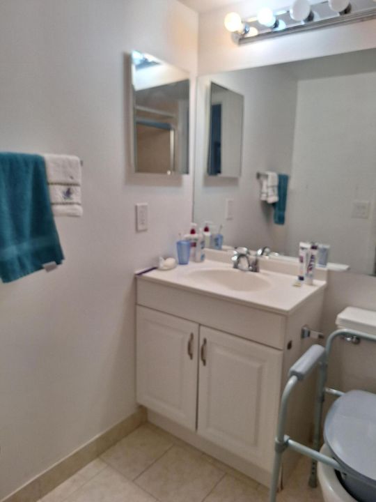 For Rent: $2,250 (1 beds, 1 baths, 738 Square Feet)