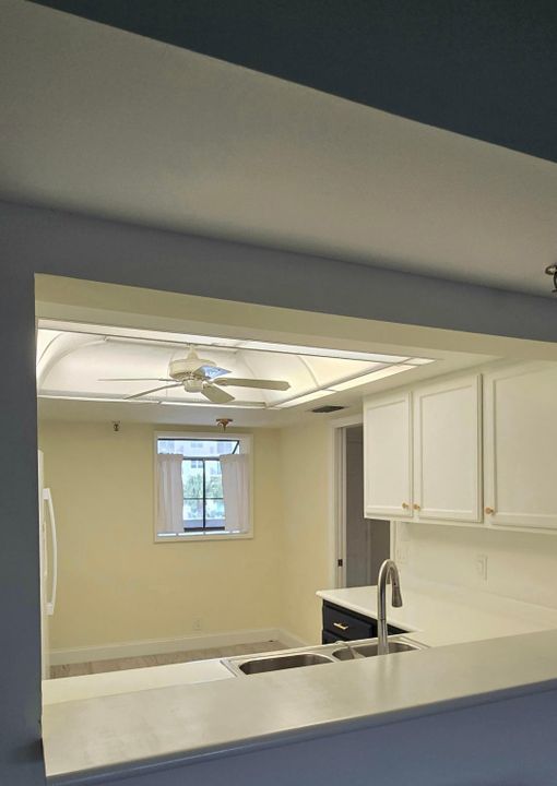 На продажу: $296,000 (2 спален, 2 ванн, 1047 Квадратных фут)