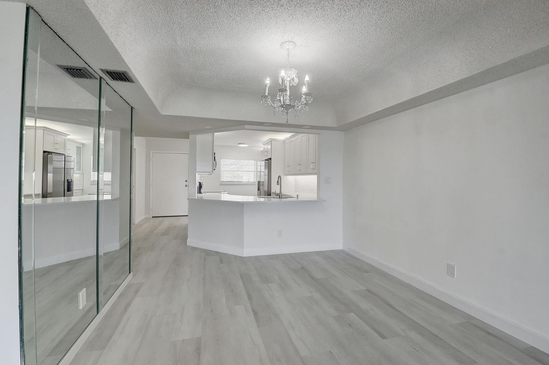 En Venta: $249,000 (2 camas, 2 baños, 1300 Pies cuadrados)