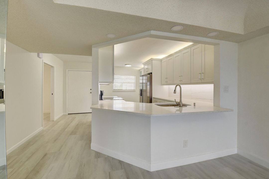 En Venta: $249,000 (2 camas, 2 baños, 1300 Pies cuadrados)