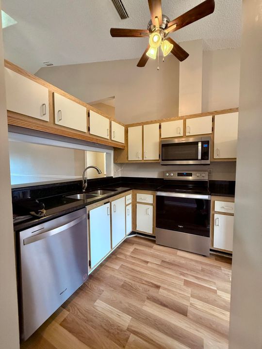 For Sale: $255,000 (3 beds, 2 baths, 1250 Square Feet)