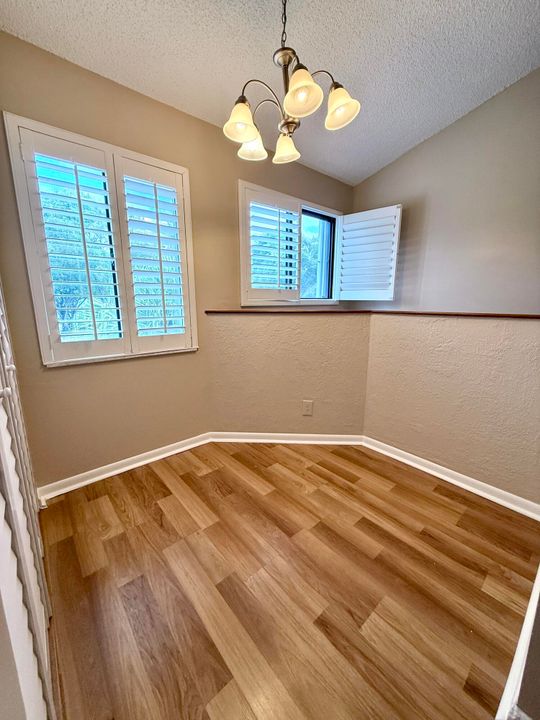 For Sale: $255,000 (3 beds, 2 baths, 1250 Square Feet)