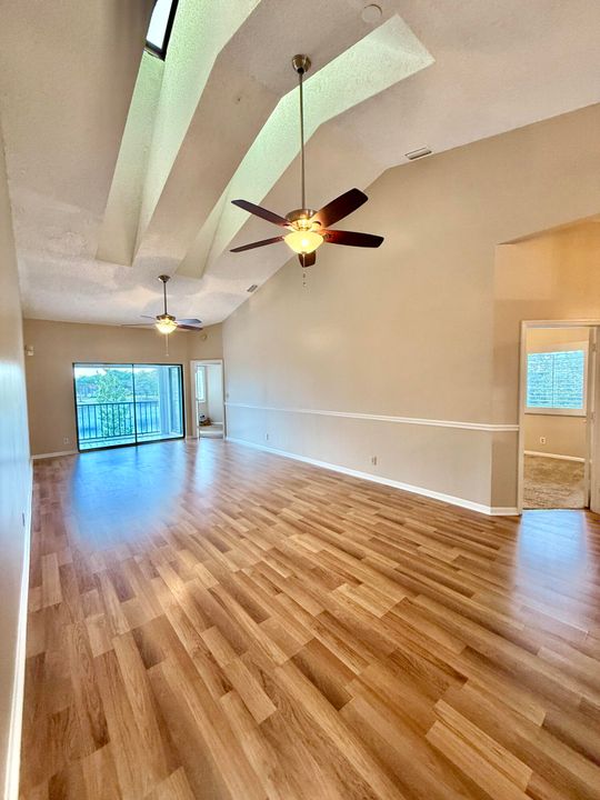 For Sale: $255,000 (3 beds, 2 baths, 1250 Square Feet)