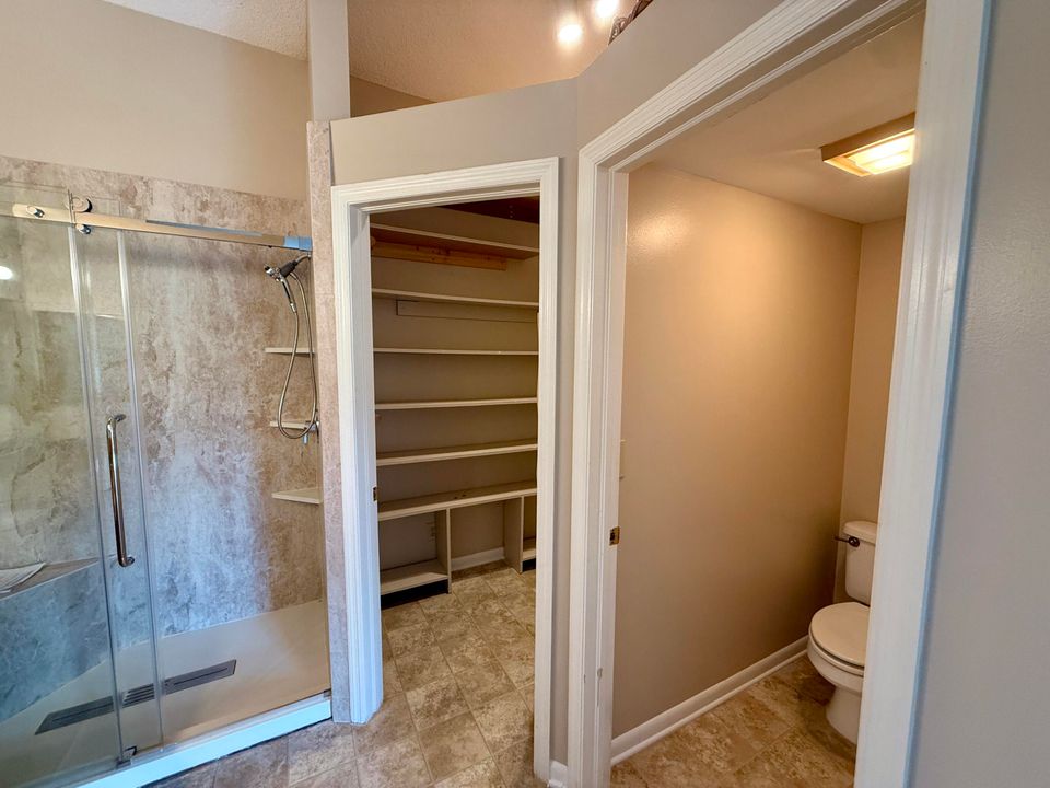 For Sale: $255,000 (3 beds, 2 baths, 1250 Square Feet)