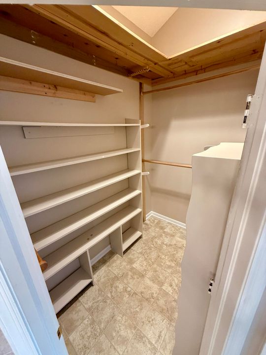 For Sale: $255,000 (3 beds, 2 baths, 1250 Square Feet)