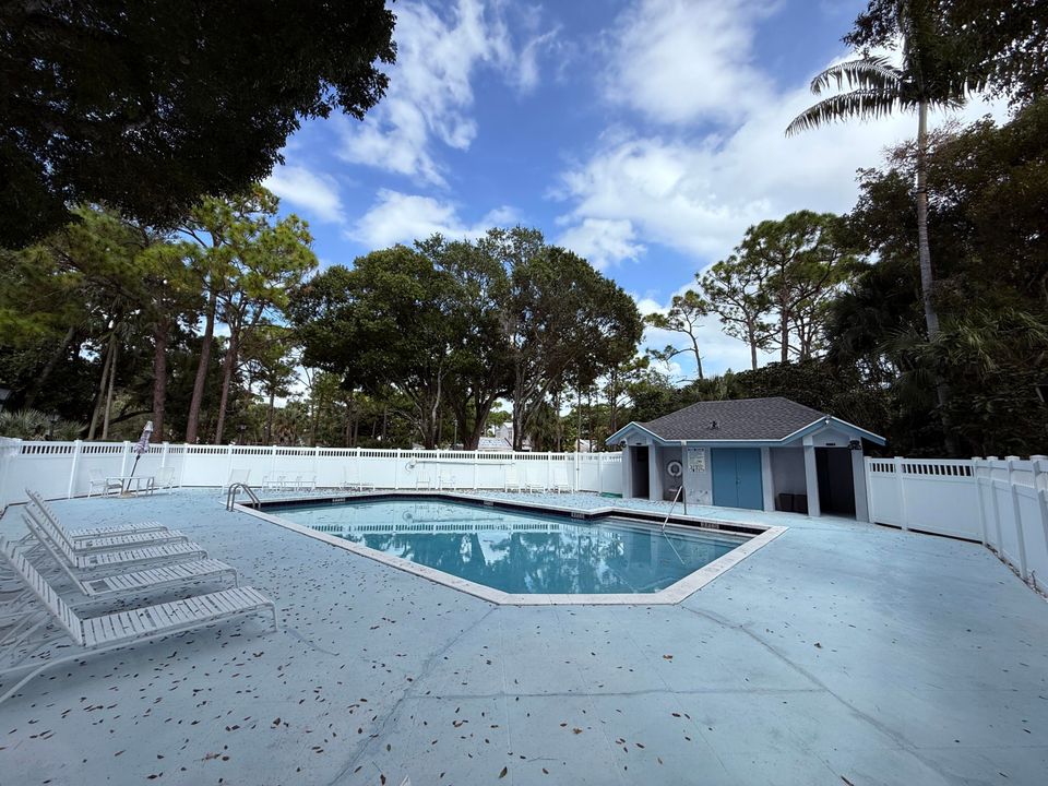 For Sale: $255,000 (3 beds, 2 baths, 1250 Square Feet)