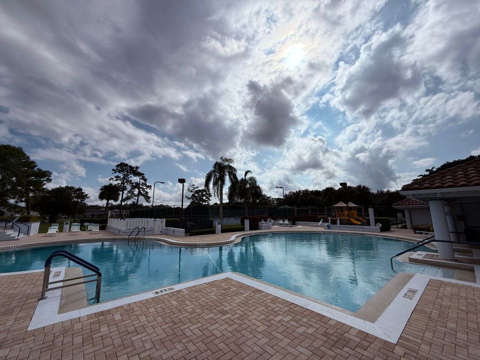 For Sale: $255,000 (3 beds, 2 baths, 1250 Square Feet)