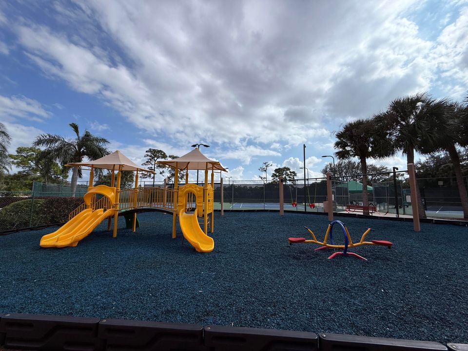 For Sale: $255,000 (3 beds, 2 baths, 1250 Square Feet)