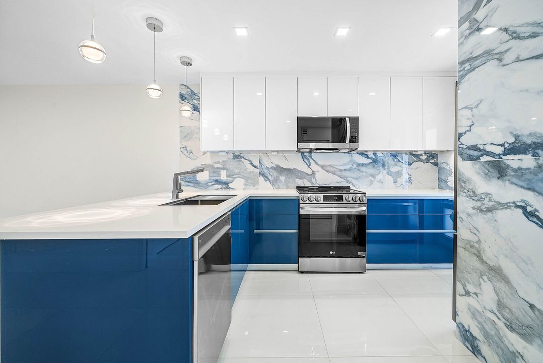 待售: $665,000 (2 贝兹, 2 浴室, 1166 平方英尺)