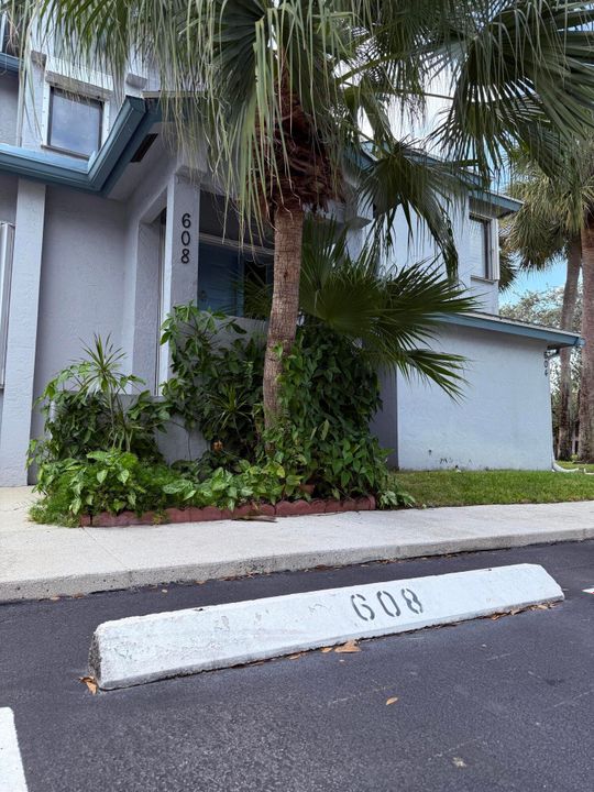 For Sale: $255,000 (3 beds, 2 baths, 1250 Square Feet)