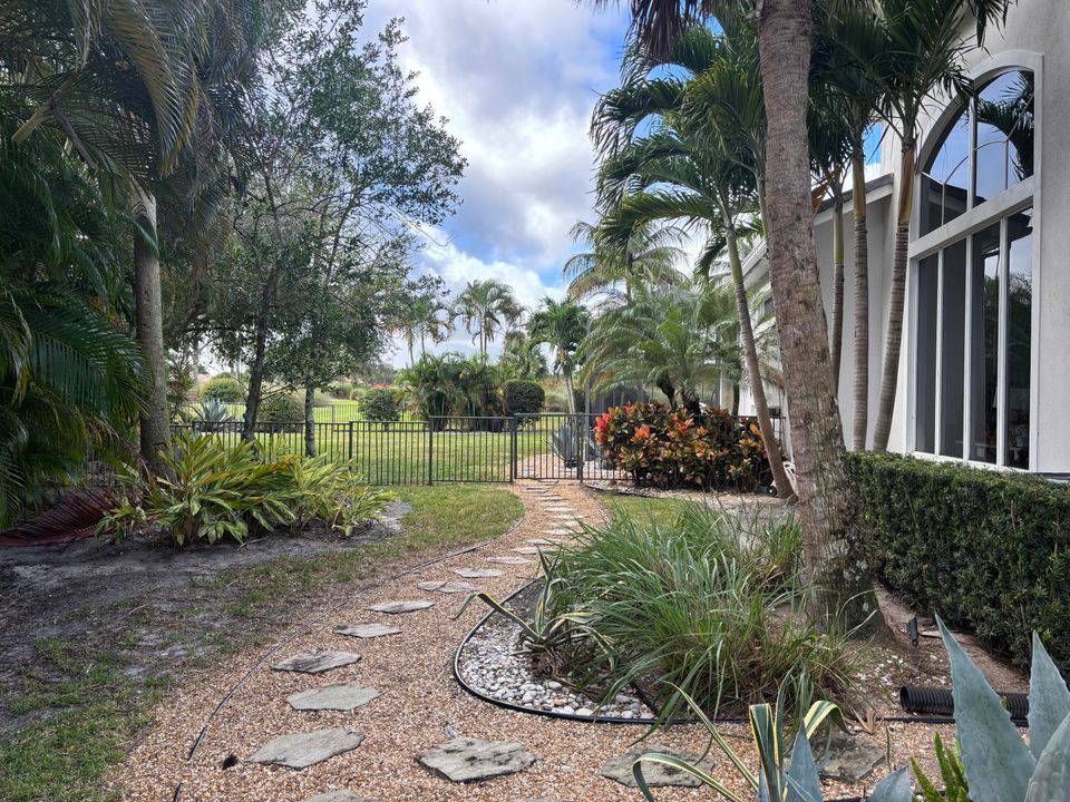 En Renta: $25,000 (4 camas, 4 baños, 4000 Pies cuadrados)