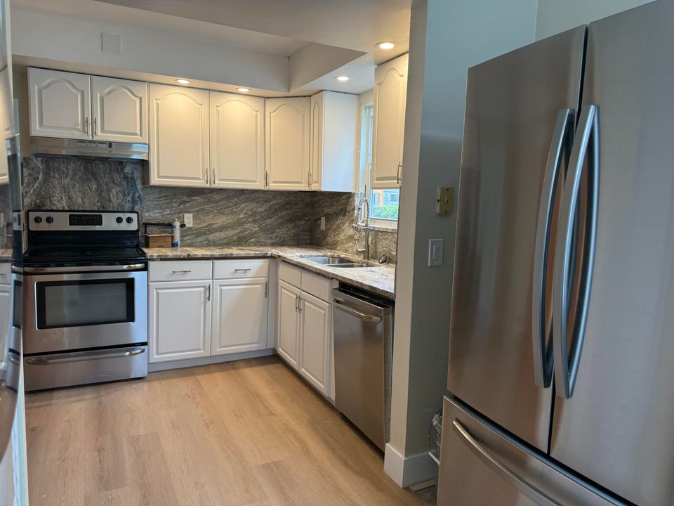 For Rent: $3,200 (3 beds, 2 baths, 1400 Square Feet)