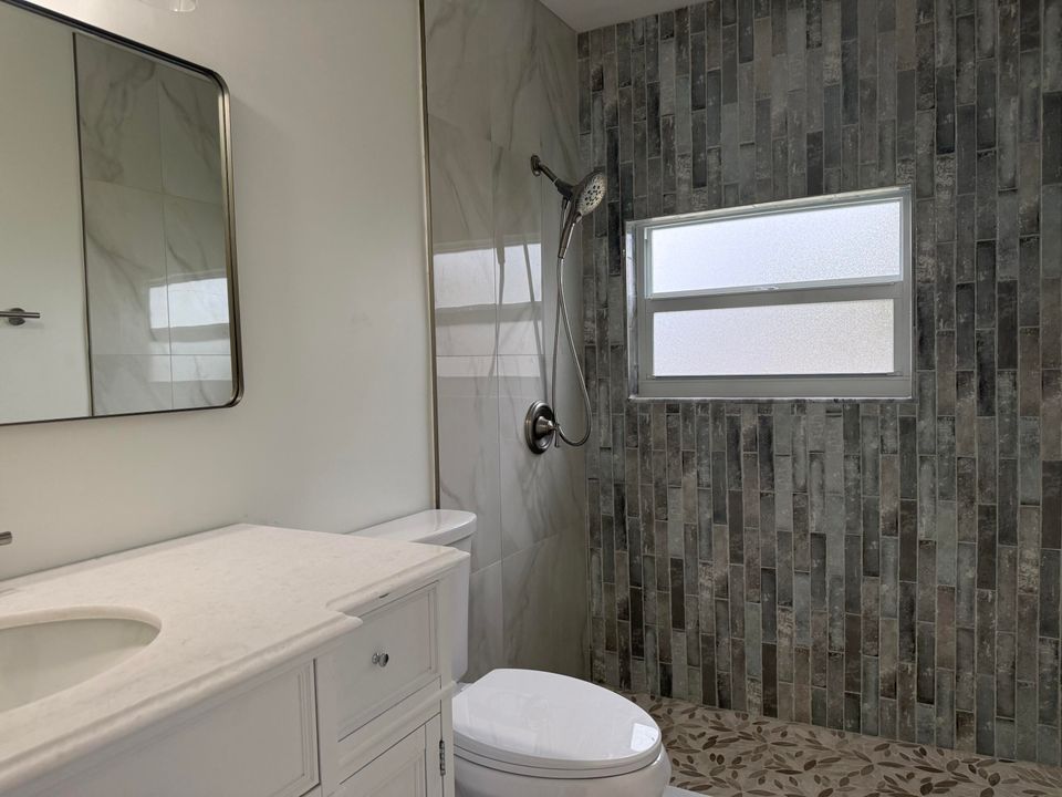 For Rent: $3,200 (3 beds, 2 baths, 1400 Square Feet)