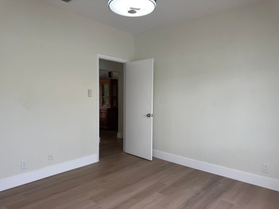 For Rent: $3,200 (3 beds, 2 baths, 1400 Square Feet)