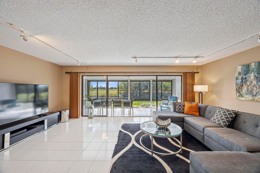 En Venta: $295,000 (2 camas, 2 baños, 1419 Pies cuadrados)