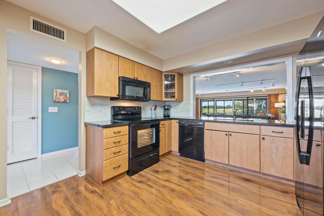 En Venta: $295,000 (2 camas, 2 baños, 1419 Pies cuadrados)