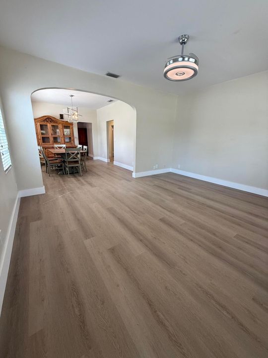 For Rent: $3,200 (3 beds, 2 baths, 1400 Square Feet)