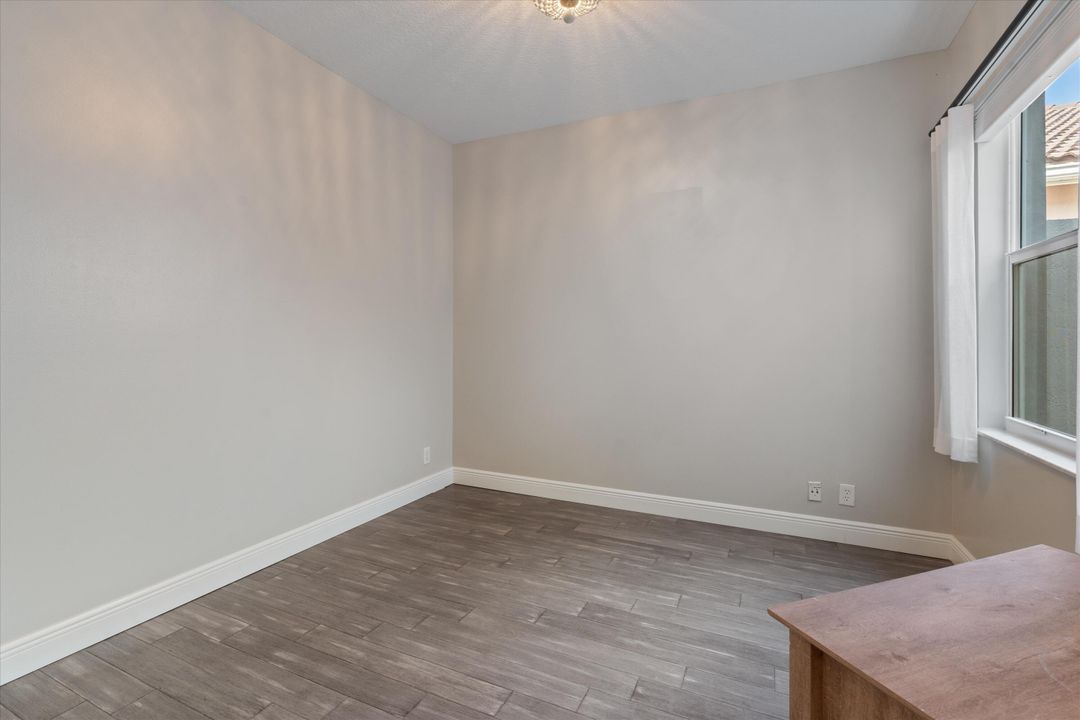 合同活跃: $825,000 (4 贝兹, 2 浴室, 2172 平方英尺)