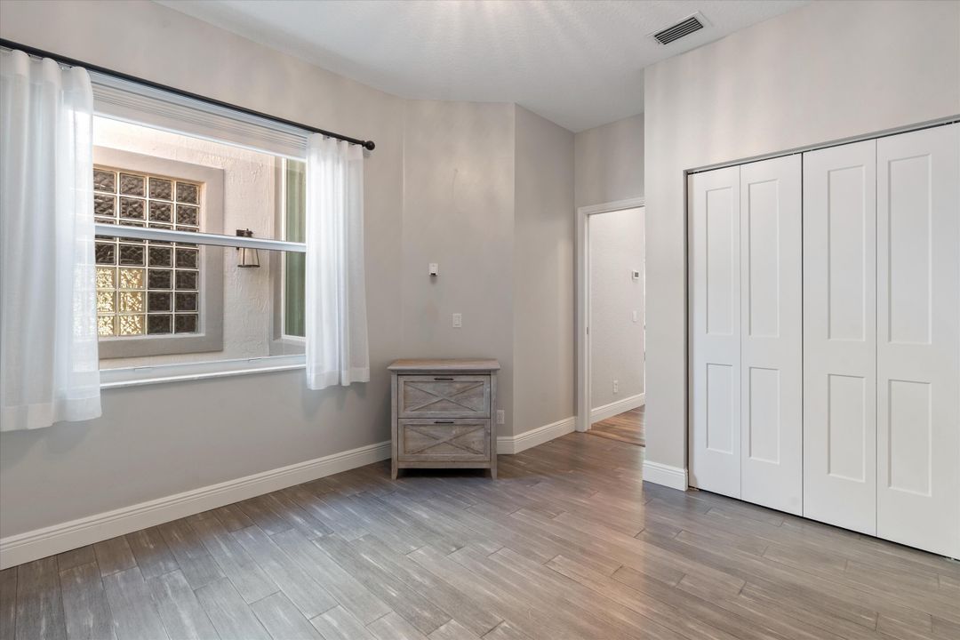 合同活跃: $825,000 (4 贝兹, 2 浴室, 2172 平方英尺)