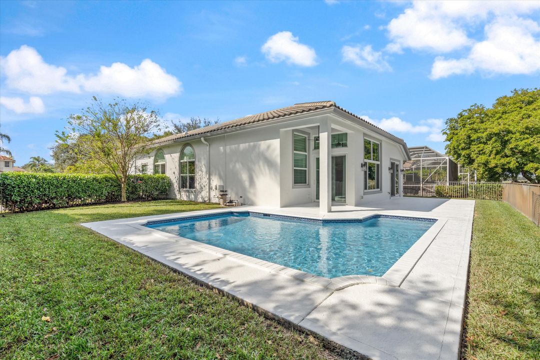 合同活跃: $825,000 (4 贝兹, 2 浴室, 2172 平方英尺)