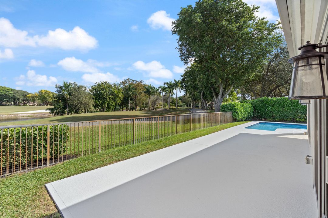 合同活跃: $825,000 (4 贝兹, 2 浴室, 2172 平方英尺)