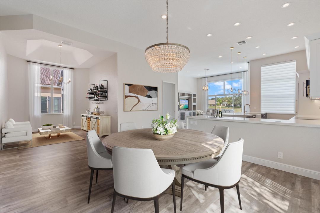 合同活跃: $825,000 (4 贝兹, 2 浴室, 2172 平方英尺)