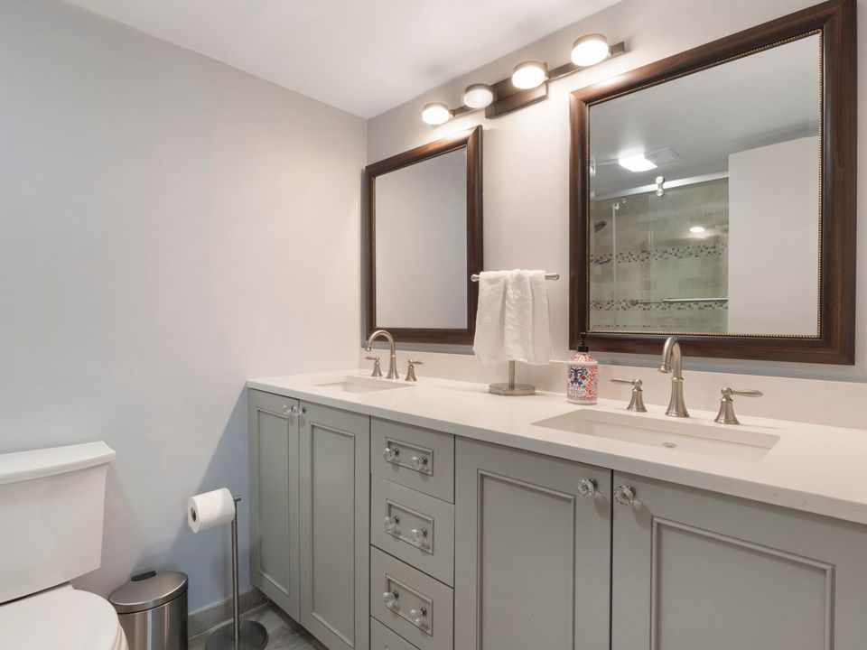 待售: $275,000 (2 贝兹, 2 浴室, 1064 平方英尺)