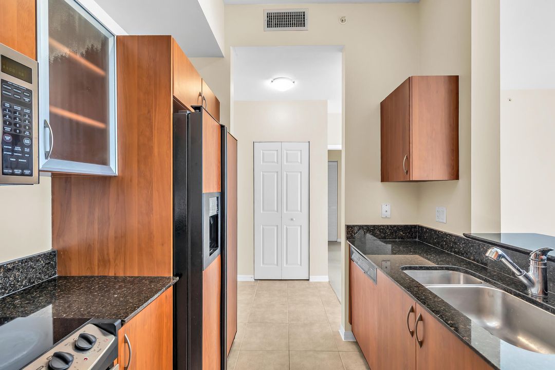 For Rent: $2,500 (1 beds, 1 baths, 660 Square Feet)