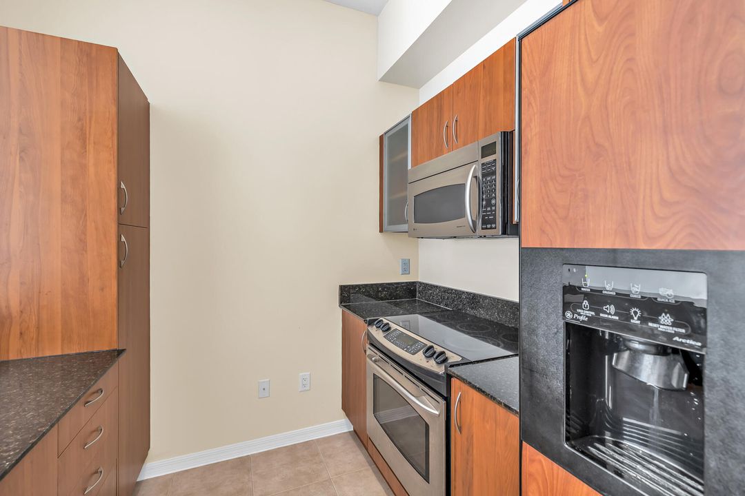 For Rent: $2,500 (1 beds, 1 baths, 660 Square Feet)