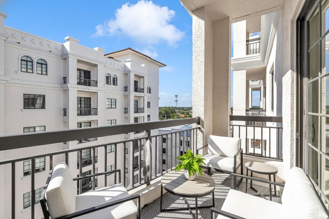 For Rent: $2,500 (1 beds, 1 baths, 660 Square Feet)